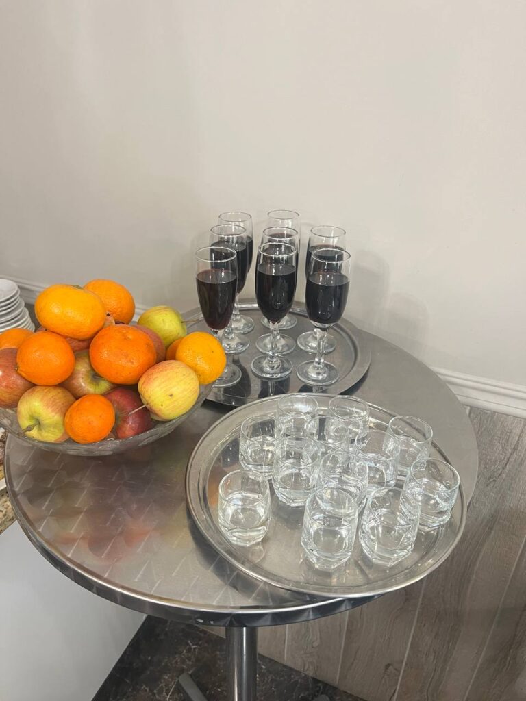 Необычный завтрак: Водка вместо шампанского!