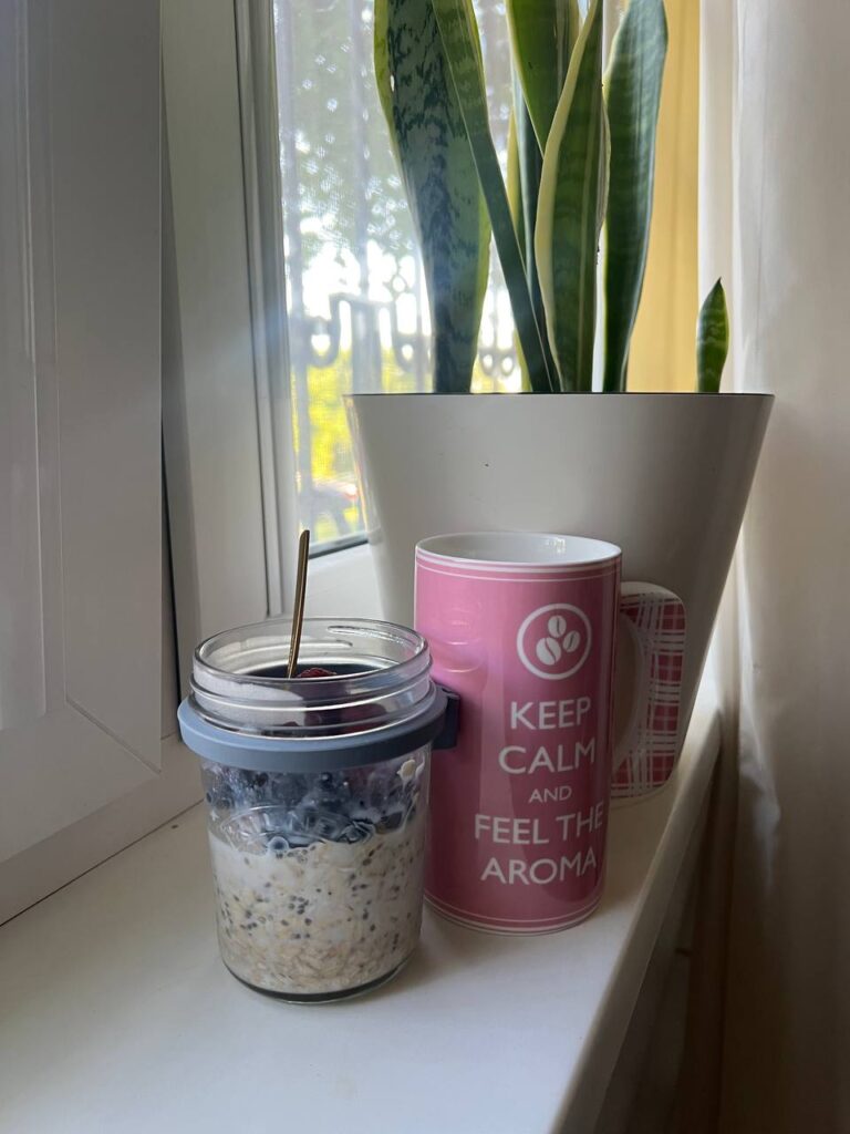 Идеальный завтрак: овсянка с ягодами для энергии и красоты