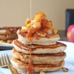 Овсяные оладьи с яблоками: полезный и вкусный завтрак