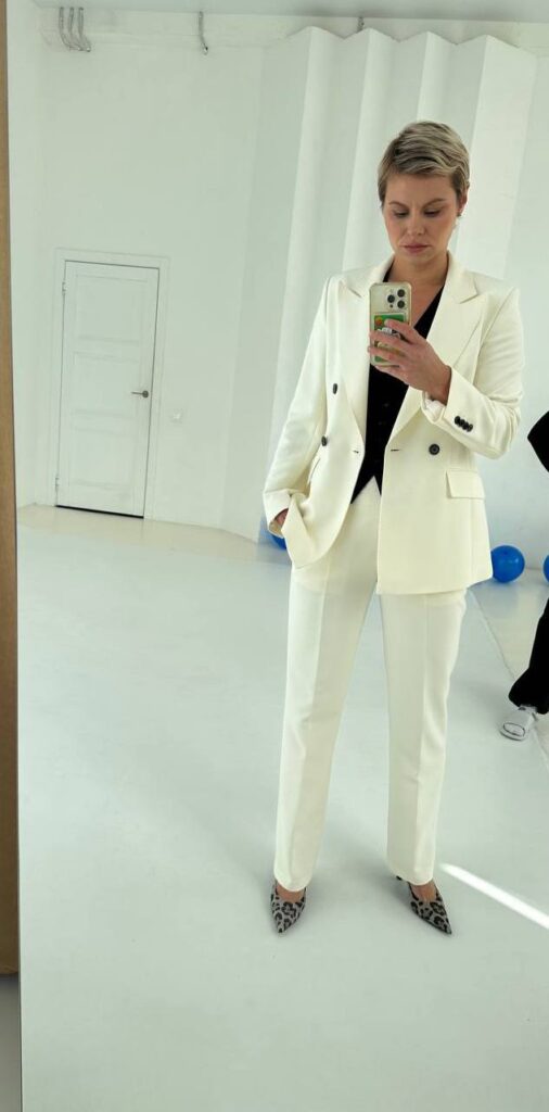 Забытый костюм и платье в аренду: решение для ведущей конференции