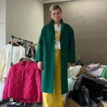 Яркие цвета в гардеробе: как стильно сочетать фуксию и желтый