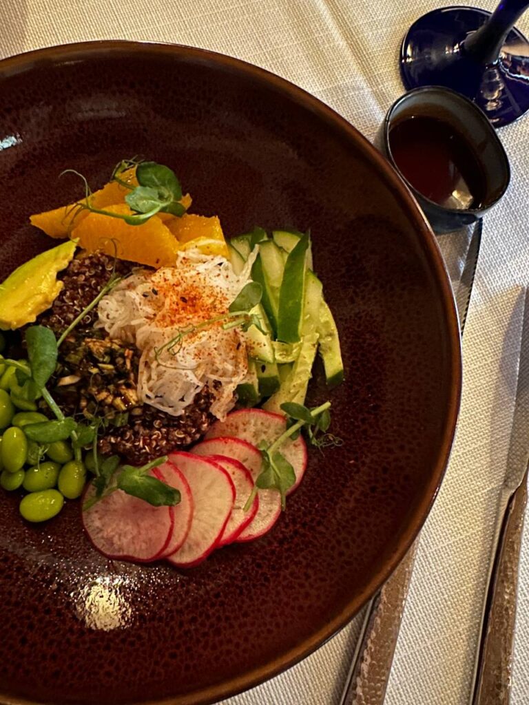 Мой идеальный ужин: вегетарианский боул и рыба на гриле