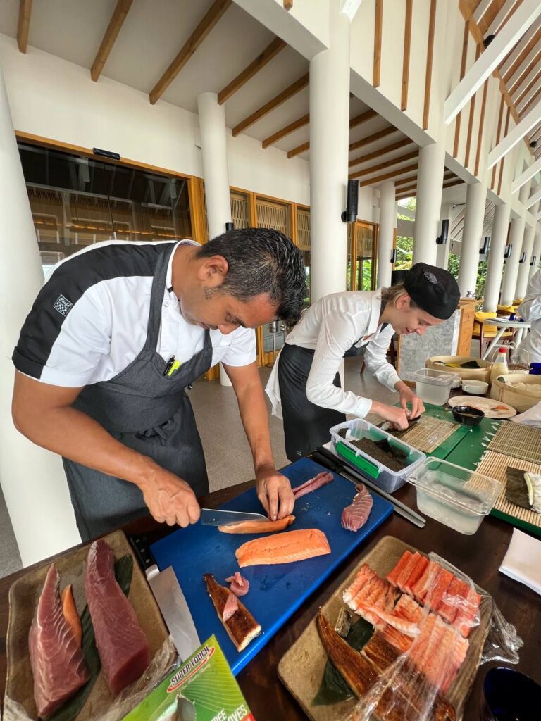 Активный отдых и кулинарные удовольствия: Аквааэробика, суши и зумба