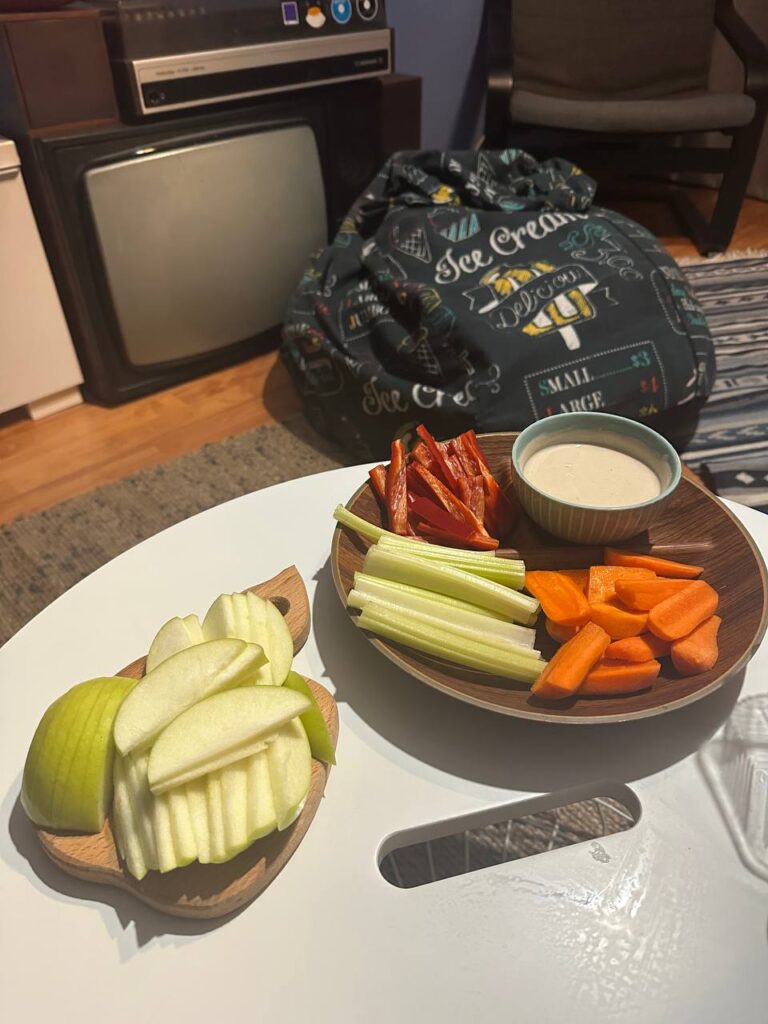 Баланс на ужин: овощная пицца и свежий салат для здоровья и красоты