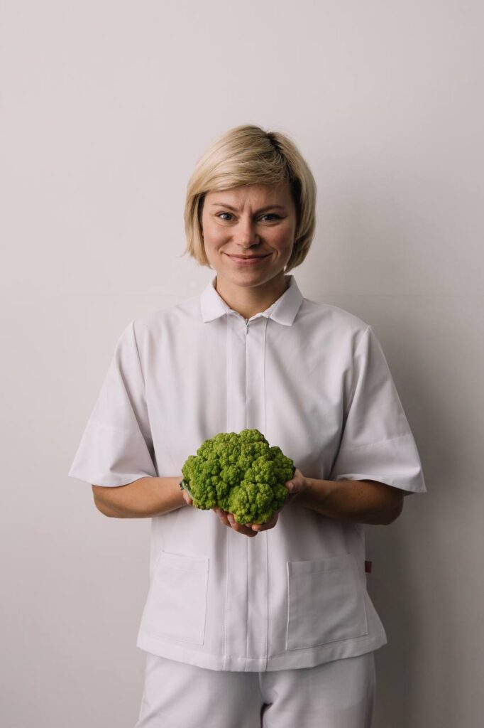 Почему постоянно хочется есть: причины и что делать