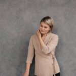 Сухие локти: причины и что делать