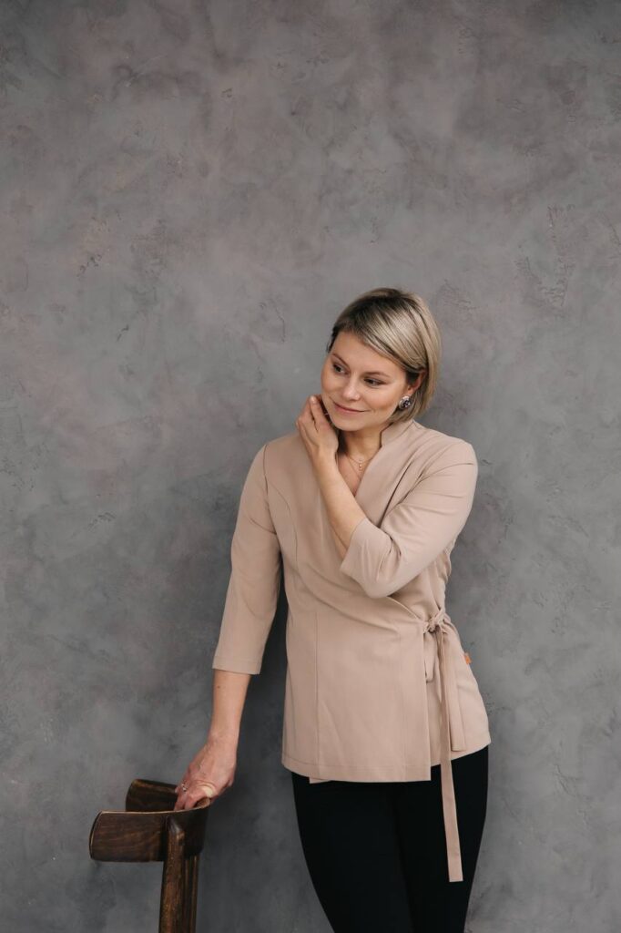 Сухие локти: причины и что делать