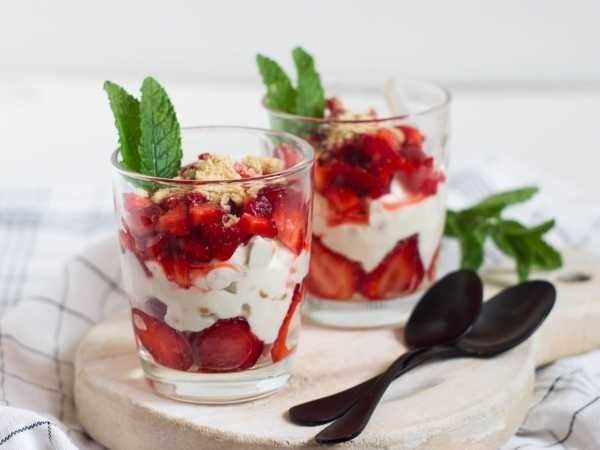 Трайфл с клубникой: простой и полезный десерт