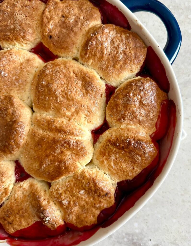 Пирог со сливами и ежевикой: Осеннее наслаждение