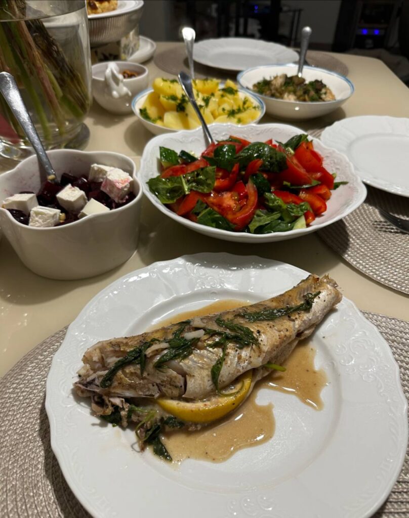 Здоровый ужин: рыба, овощи и творожный пирог