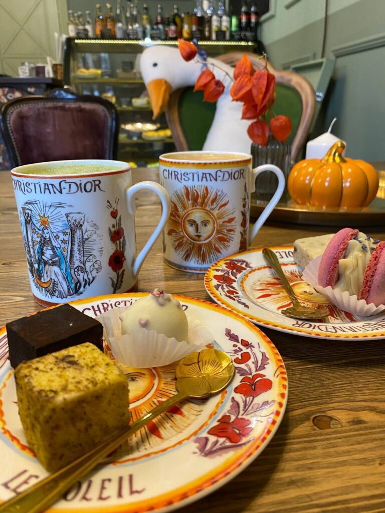 ПМС и борьба с перееданием: Советы для здоровья и красоты!